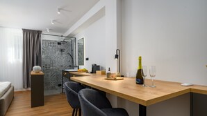 Shower, hair dryer, towels - Rooms Porto I, Poreč, Istria (Porec)