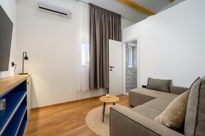TV - Rooms Porto III in Poreč, Istria (Porec)
