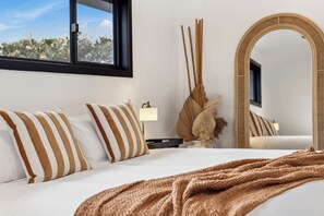2 bedrooms, iron/ironing board, free WiFi, bed sheets - Catalyst Retreat – Accessible, Stylish Holiday Stay (COFFS HARBOUR)