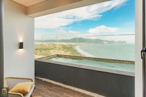 Design Apartment, Ocean View | Private pool