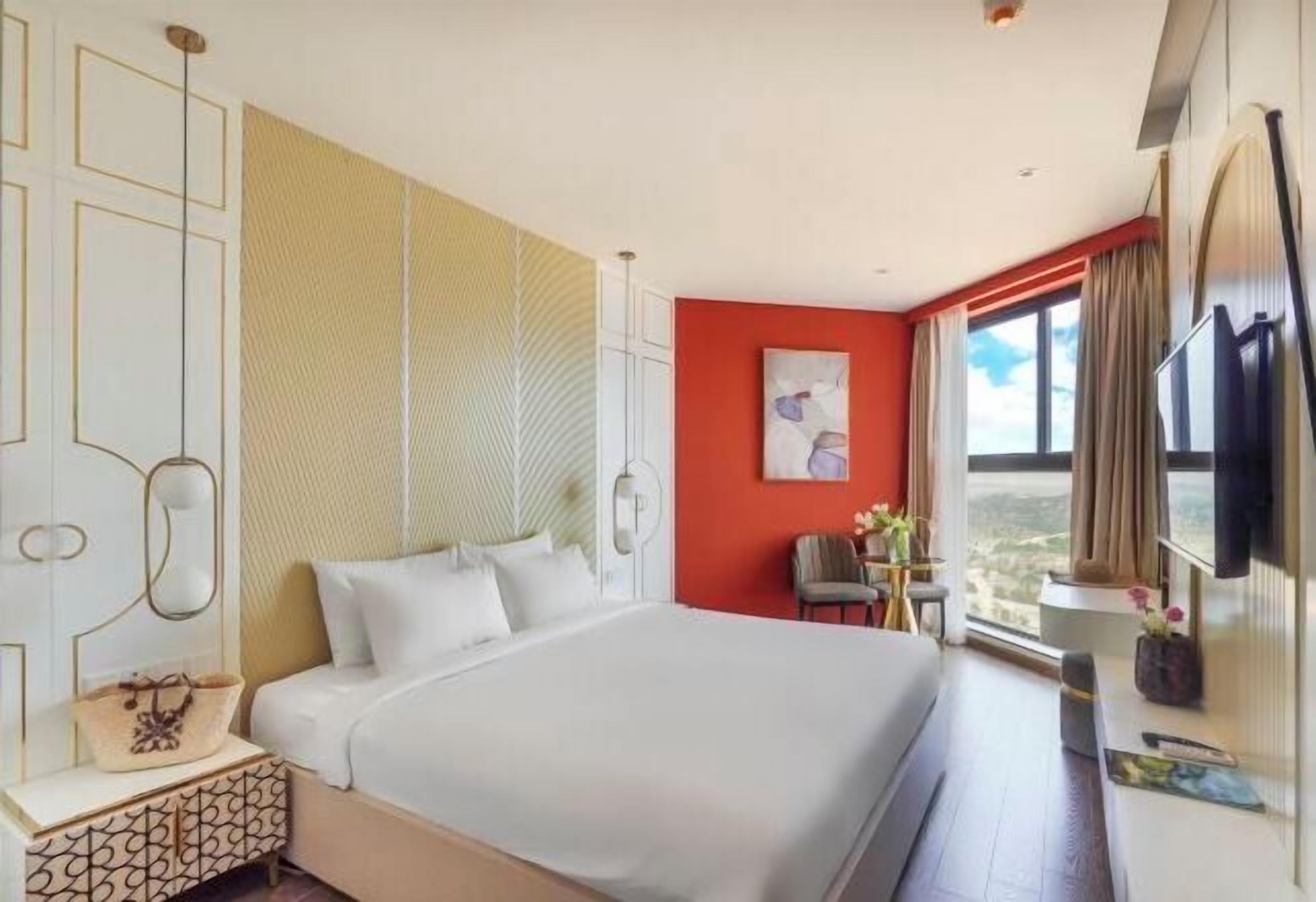 Memory-foam beds, minibar, desk, laptop workspace