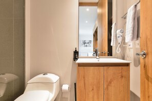 Bruser, hårtørrer, håndklæder