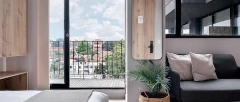 1 dormitorio, escritorio, tabla de planchar con plancha y wifi