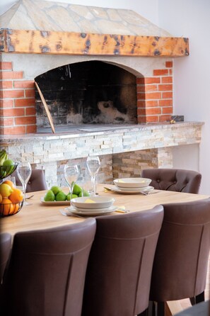 Familienvilla, eigener Pool, Gartenblick | Esszimmer