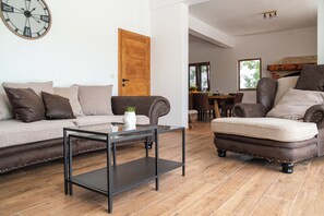 Family Villa, Private Pool, Garden View | Living area | Flat-screen TV - Villa Zen Garden (Posedarje)