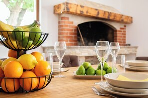 Familie villa, privézwembad, uitzicht op tuin | Dineerruimte