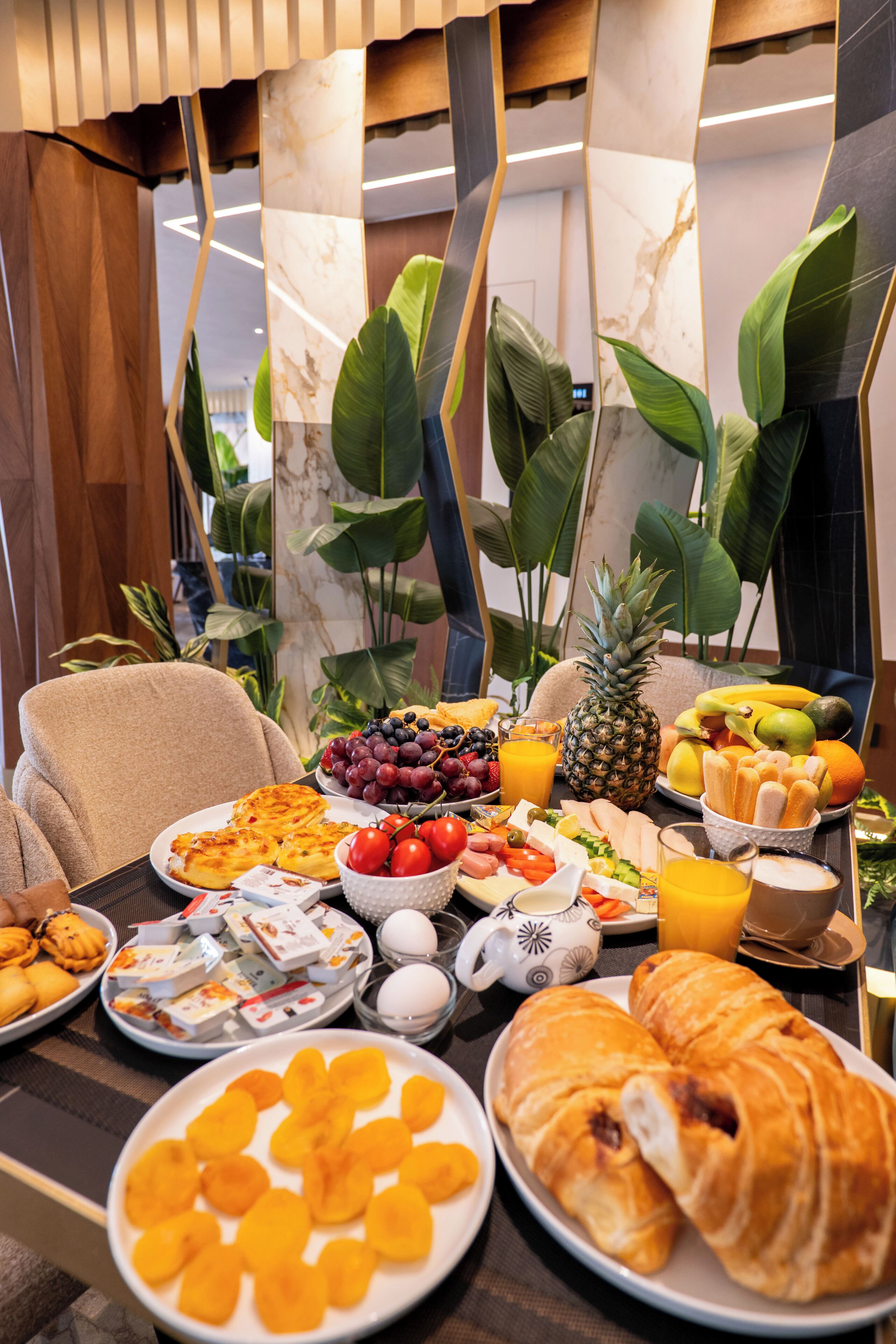 Free daily buffet breakfast
