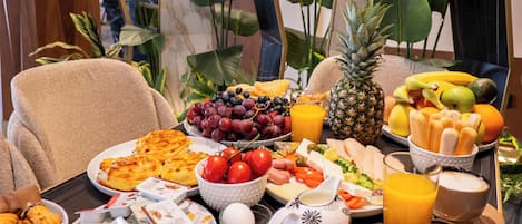 Free daily buffet breakfast