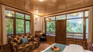 Bear Creek 2BHK Luxury Villa | Desk, laptop workspace, WiFi (free) - The Bear Creek Homestay Manali (Manali)