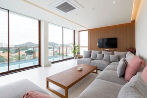 4 Bedroom Private Pool Villa | Living area | Smart TV, Netflix, streaming services - Good Nakhonsawan Hotel (Nakhon Sawan)