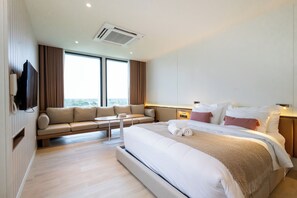 4 Bedroom Private Pool Villa | Desk, free WiFi, bed sheets - Good Nakhonsawan Hotel (Nakhon Sawan)