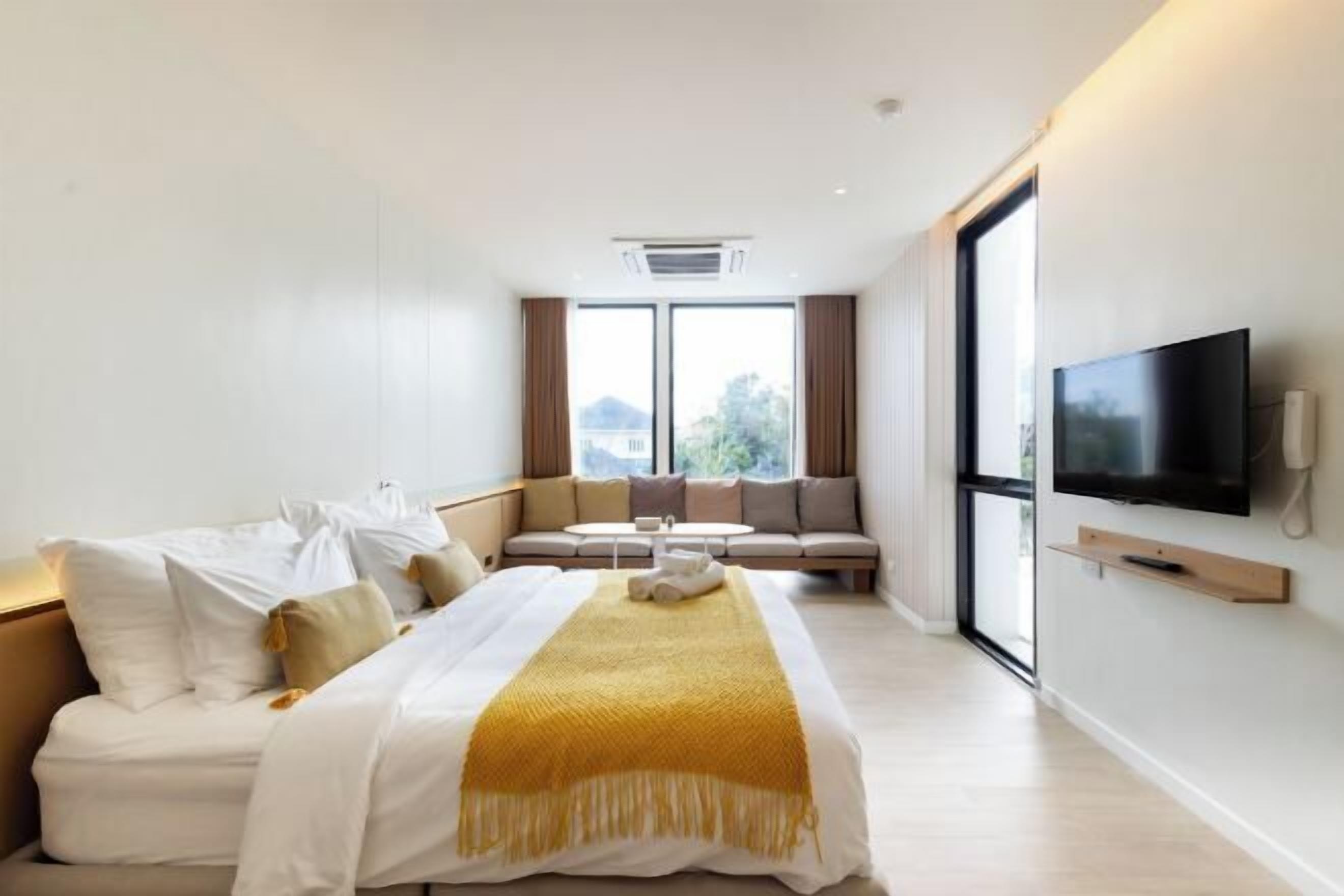 Desk, free WiFi, bed sheets