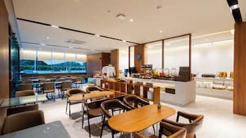 Free daily buffet breakfast