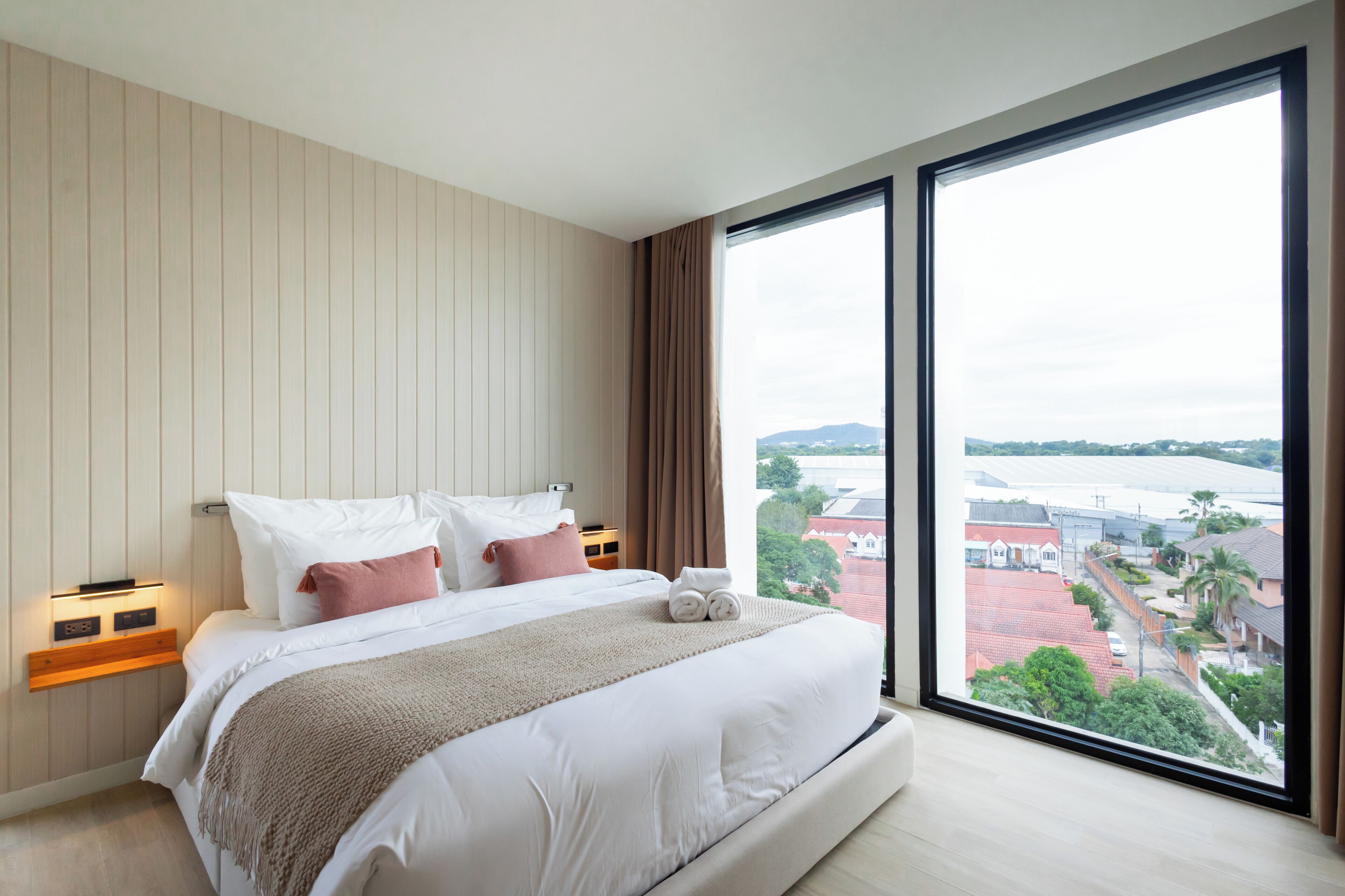 4 Bedroom Private Pool Villa | Desk, free WiFi, bed sheets