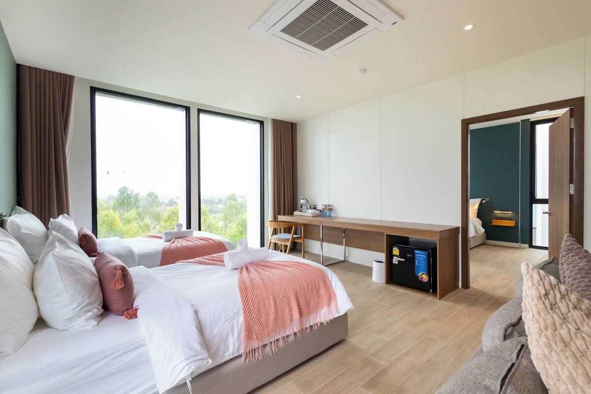 Family Suite with Bathtub | โต๊ะทำงาน, Wi-Fi ฟรี, ผ้าปูที่นอน