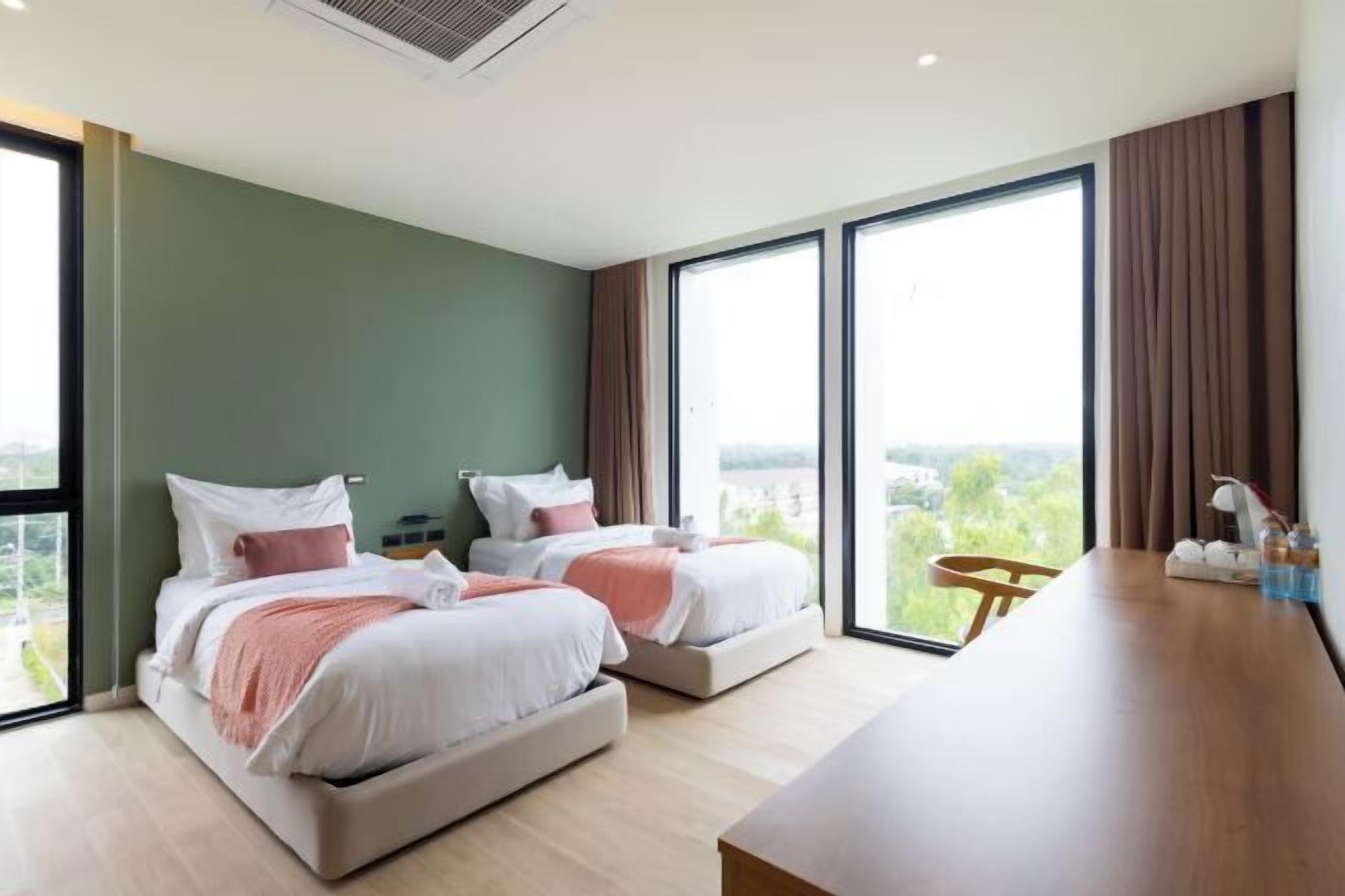Desk, free WiFi, bed sheets