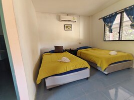 Habitación superior con 2 camas individuales | Wifi gratis y ropa de cama