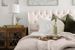 4 bedrooms, desk, iron/ironing board, travel crib