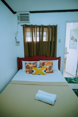 Basic Double Room, City View - Hymn's Tourist Inn (Coron)