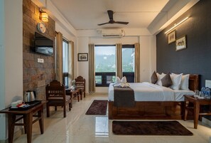 Executive Double Room, Balcony, Mountain View | Free WiFi