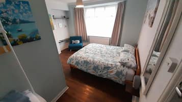 ستائر تعتيم ومكواة/لوح كي وواي فاي مجانًا