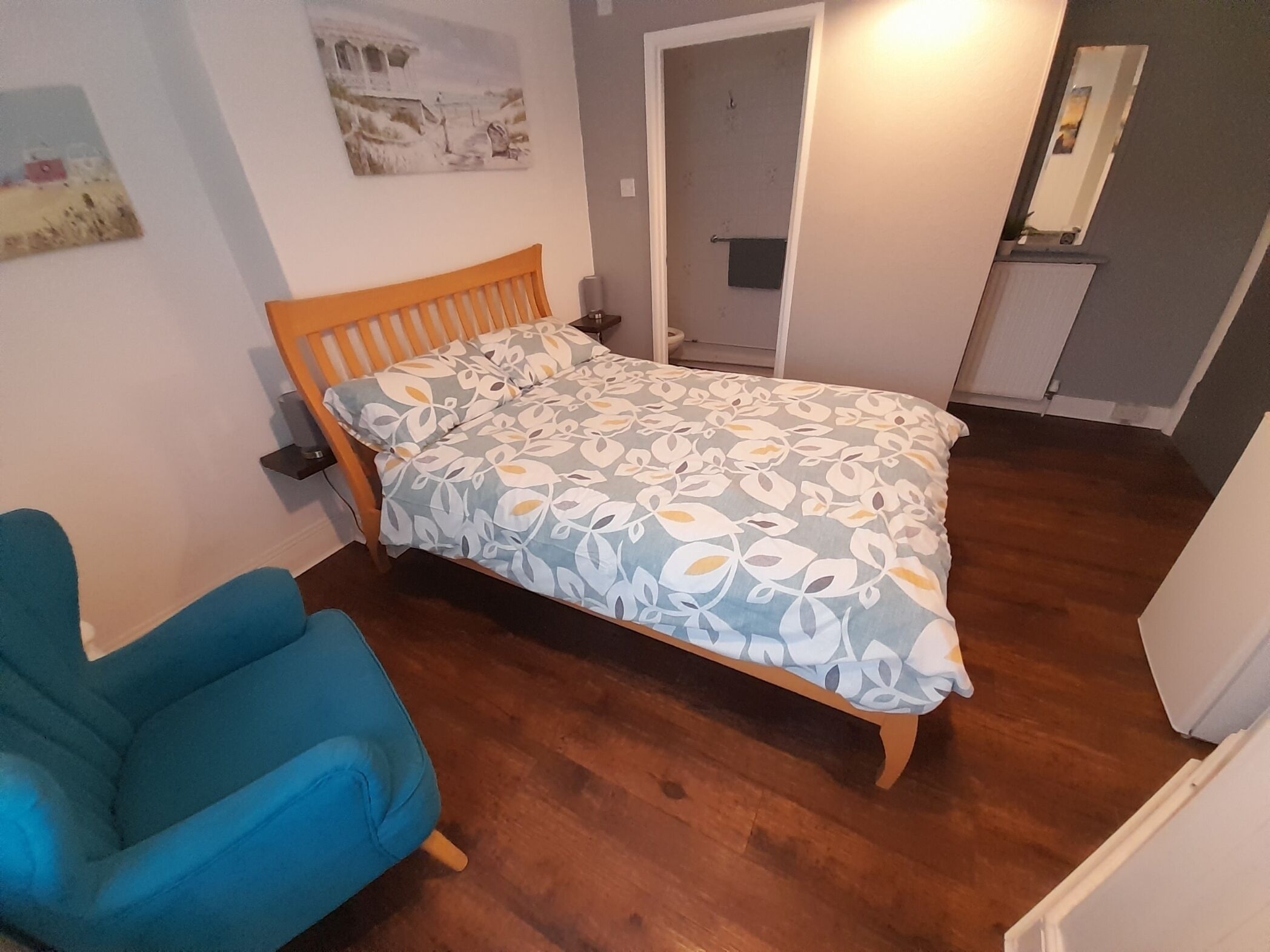 Basic-værelse til 3 personer - eget badeværelse | Mørklægningsgardiner, strygejern/strygebræt, gratis Wi-Fi