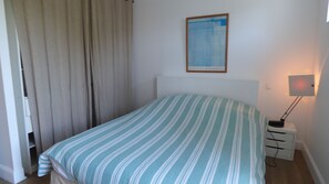 3 chambres, fer et planche à repasser, Wi-Fi, draps fournis