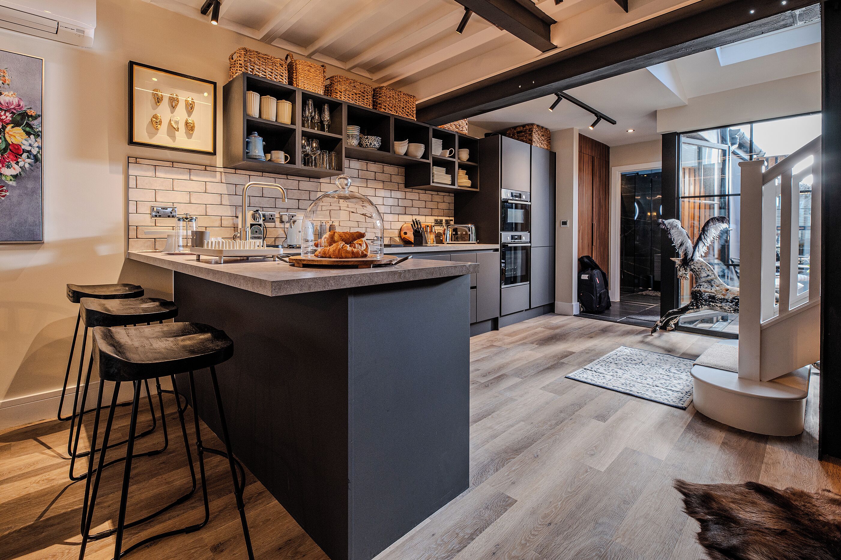 Réfrigérateur, micro-ondes, four, lave-vaisselle