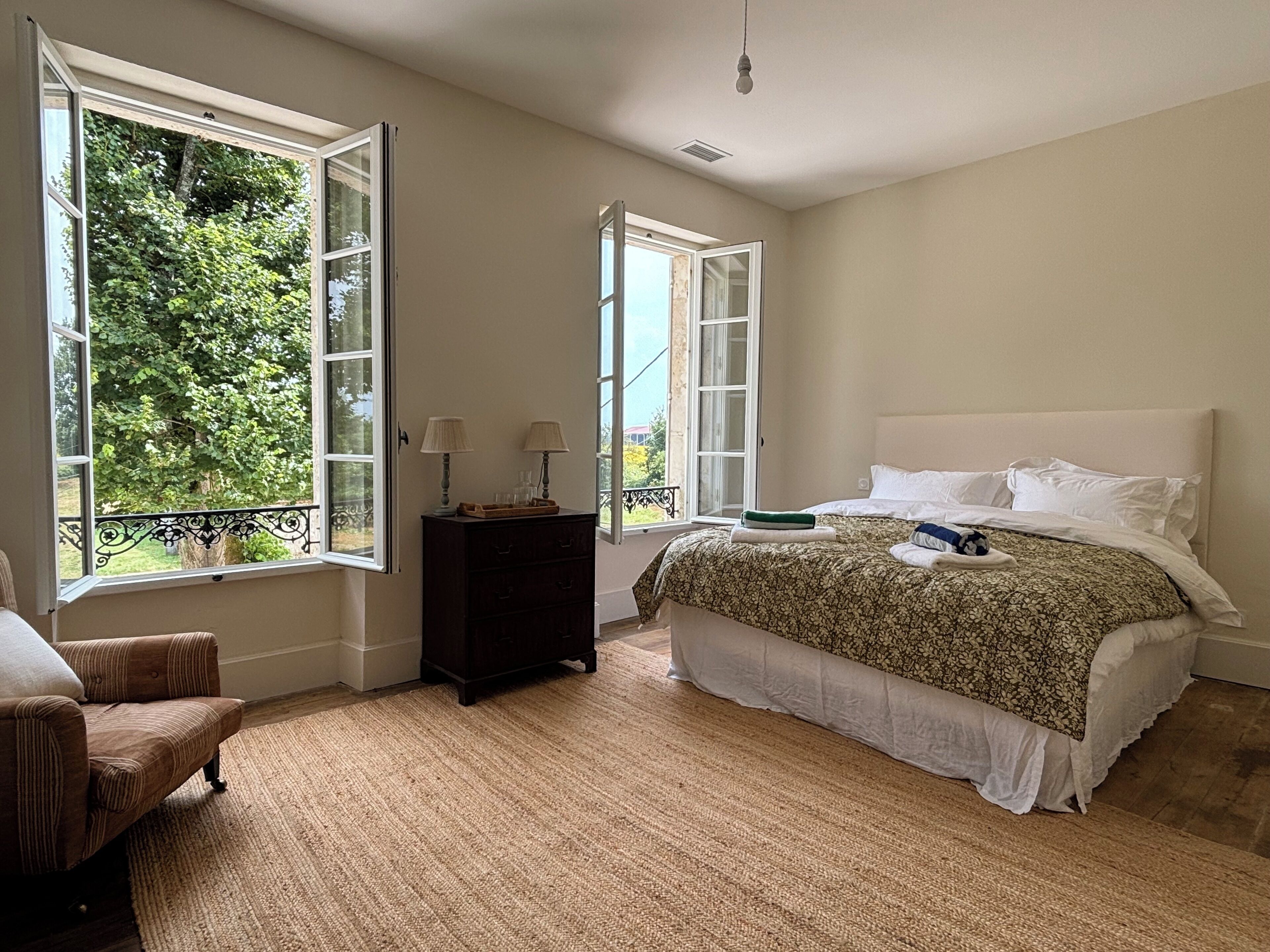 7 habitaciones, escritorio, tabla de planchar con plancha y wifi gratis 