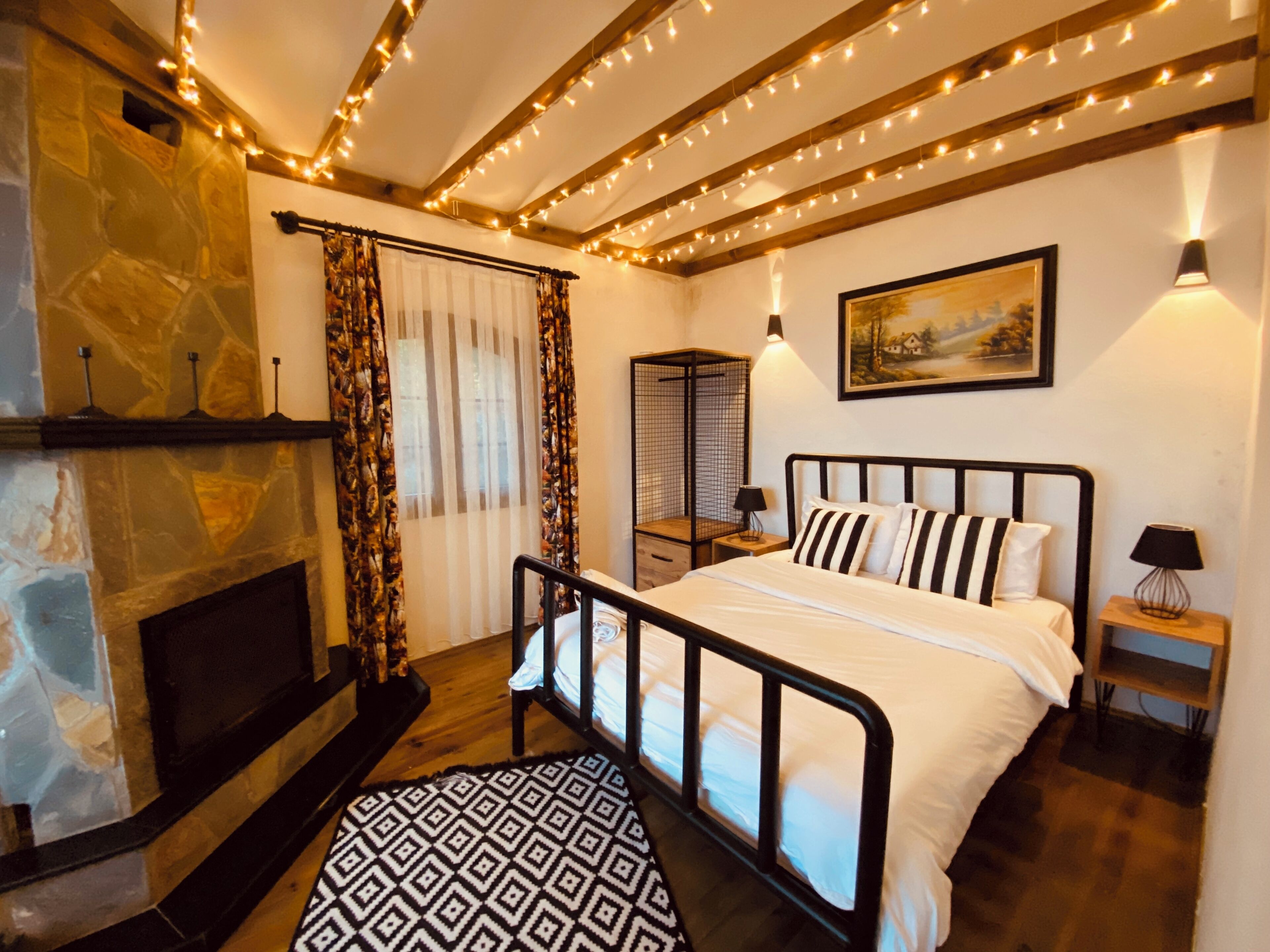 2 bedrooms, Egyptian cotton sheets, premium bedding, pillow-top beds