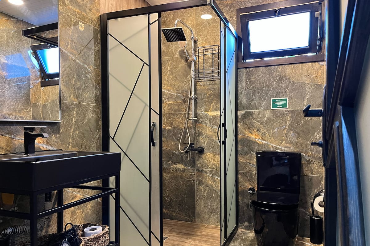 Premium-bungalow, yksityinen uima-allas, vuoristonäköala | Kylpyhuone | Suihku, sadesuihkupää, ilmaiset hygieniatuotteet, hiustenkuivaaja