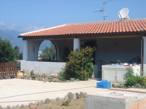 Country Lodge MoniGio pure nature, sunset view, backside of the island