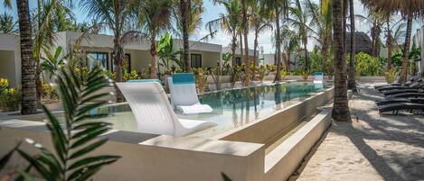 2 개의 야외 수영장