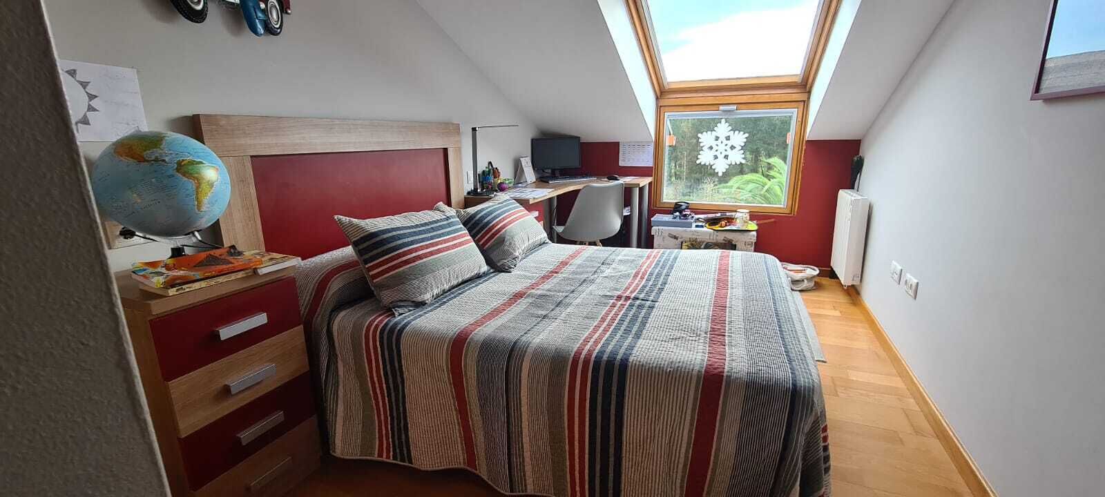 2 bedrooms, desk, iron/ironing board, travel crib