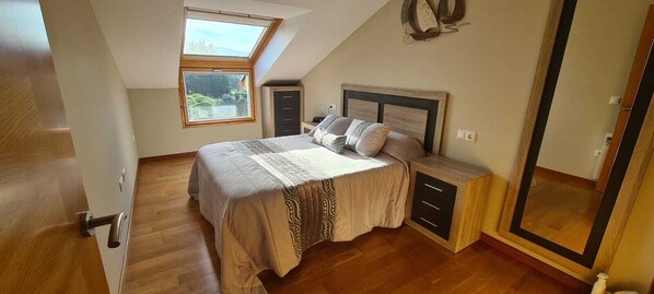 2 bedrooms, desk, iron/ironing board, travel cot