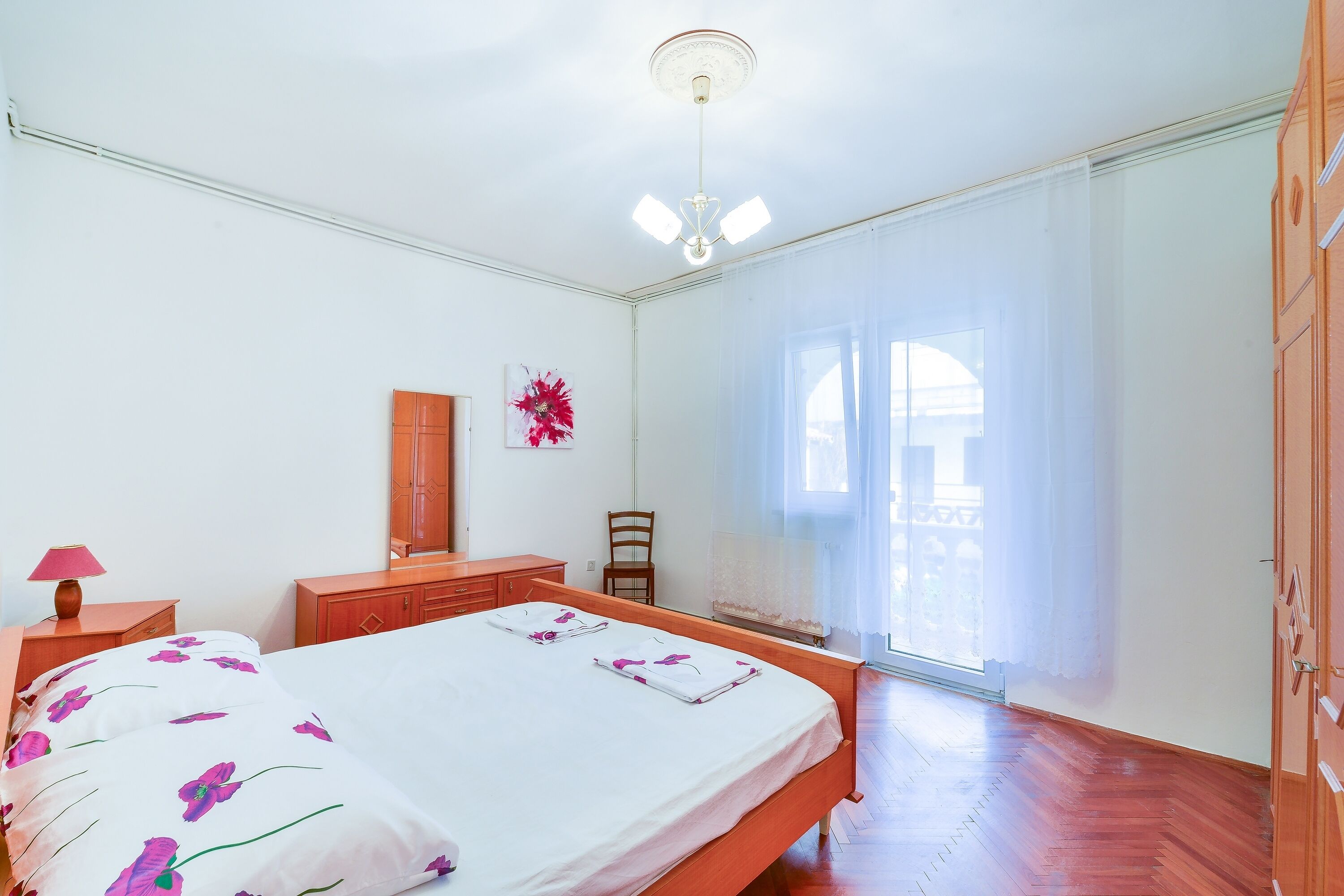 Apartamento conforto, para não fumantes, vista para o jardim | 3 quartos, ferros/tábuas de passar roupa, Wi-Fi de cortesia