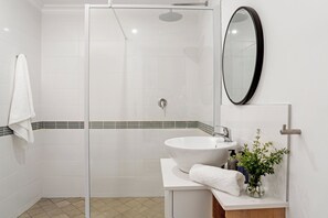 Shower, free toiletries, hair dryer, towels - Harbour Club (Saint Francis Bay)