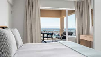 Leilighet – superior, 2 soverom | Skrivebord, skrivebord for bærbar PC og strykejern/-brett