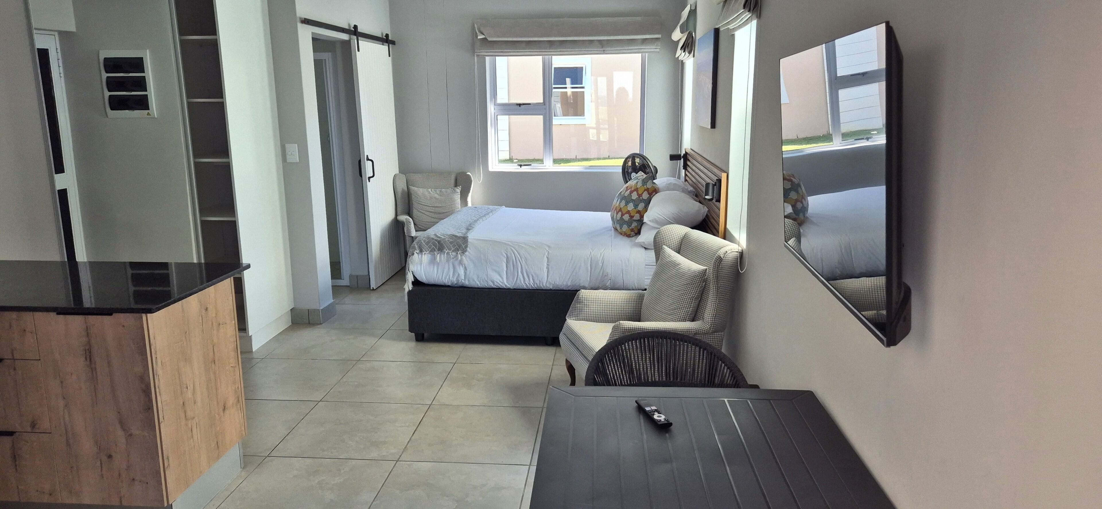 Comfort Apartment | Desk, laptop workspace, iron/ironing board, free WiFi