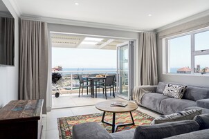 高级公寓, 2 间卧室 | 起居区 | 32-英寸智能电视（配备数码频道）、Netflix、流媒体服务