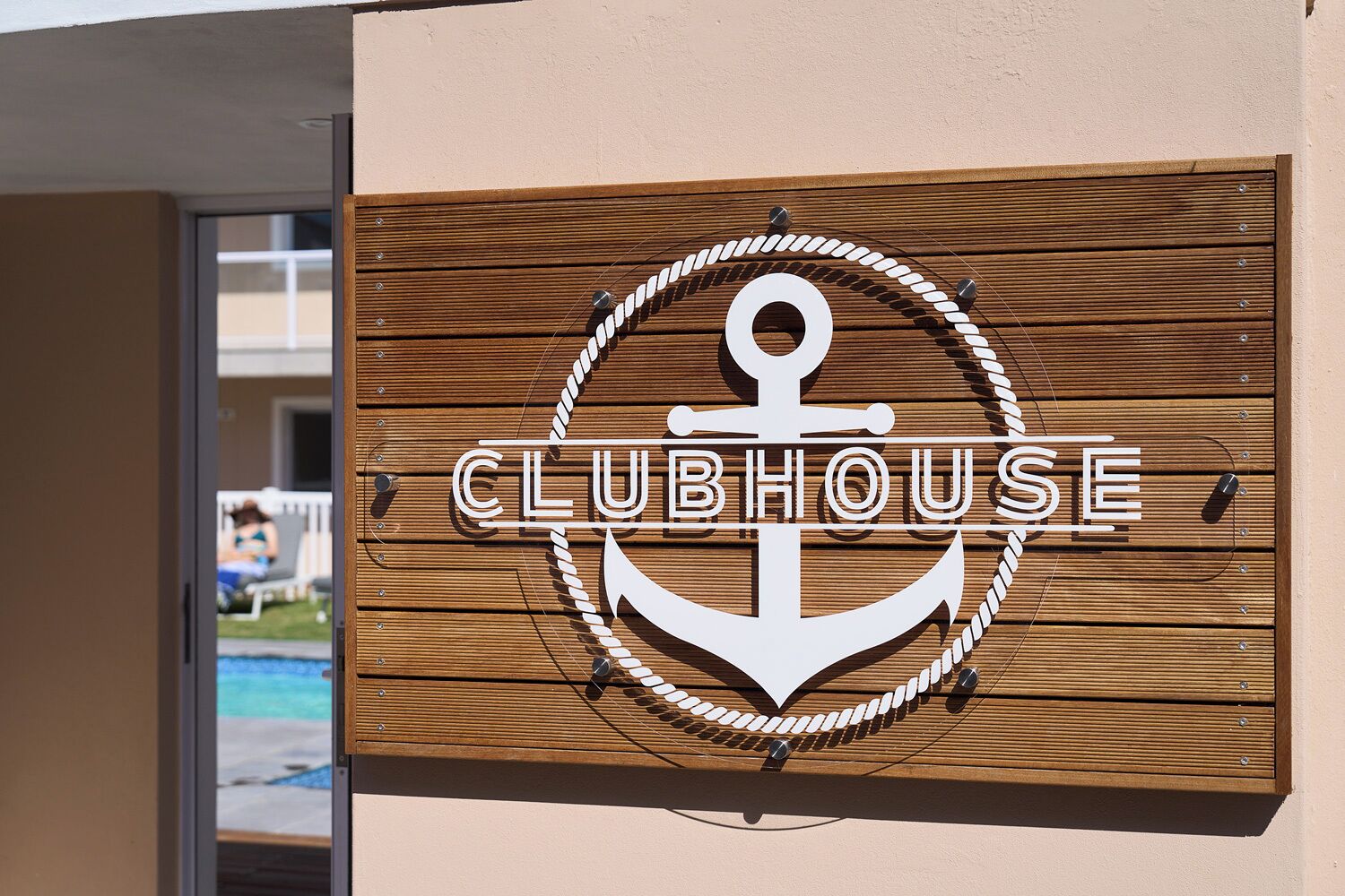 Check-in/check-out kiosk