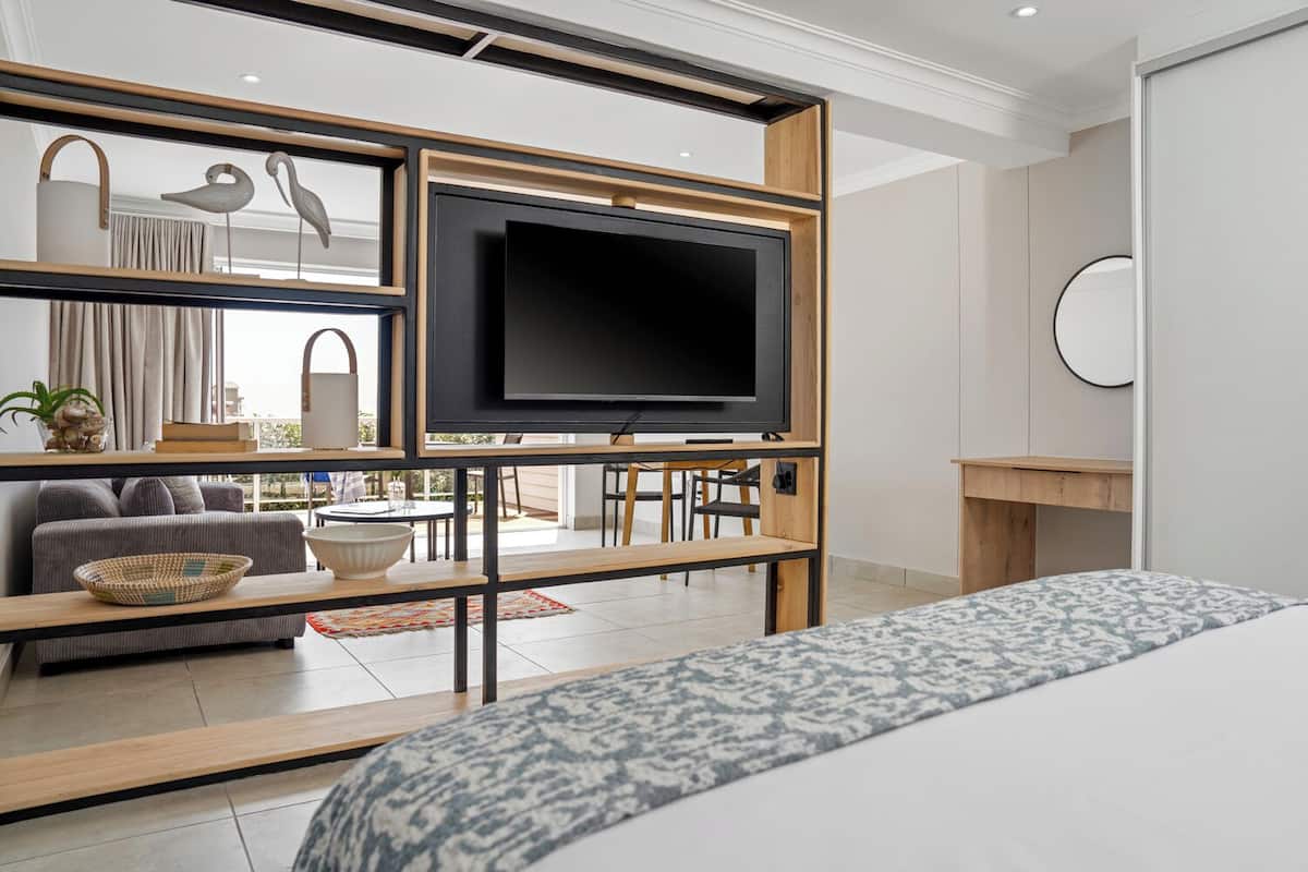 Basic Studio, Partial Sea View | 2 bilik tidur, peti besi dalam bilik, ruang kerja komputer riba