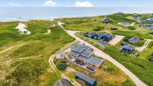 Family-friendly holiday home with indoor pool and outdoor spa 100 meters from.