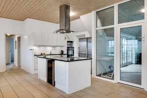Geladeira, fogão, cooktop, lava-louças