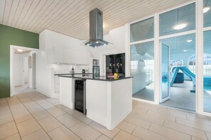 Refrigerador, horno, placa de cocina, lavavajillas