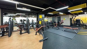 A gym with various exercise equipment, mirrors, and a wooden floor. - Cobalt refurbished 1 Bedroom  in Downtown Dubai (Dubai)
