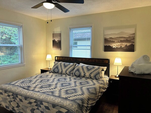 3 soverom, strykejern/-brett, wi-fi og sengetøy