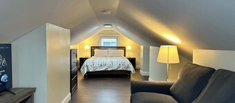 Charloe House: 2BR + Bonus Room, Near Cincinnati Attractions