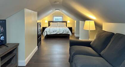 Charloe House: 2BR + Bonus Room, Near Cincinnati Attractions