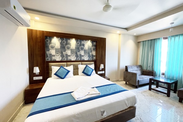 Escritorio y espacio para trabajar con laptop